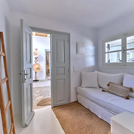 Beachhouse Small Santa Maria By Naoussa Direct Access Willa